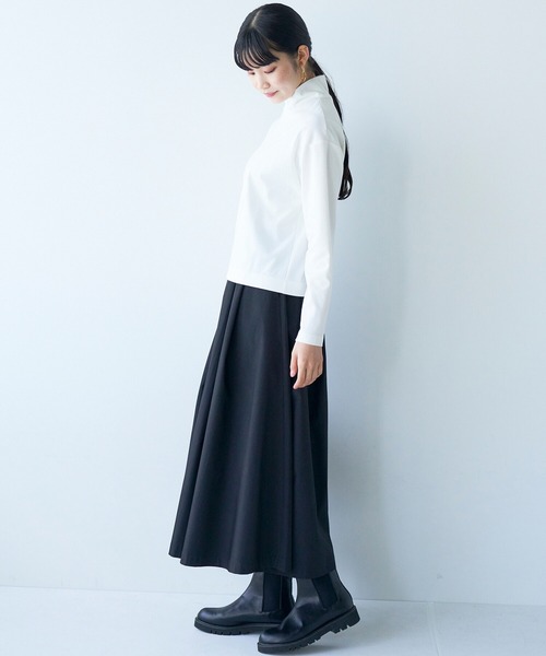 haco!（ハコ）の「どんなボトムスもインせずに今っぽコーデが決まる！好バランスに仕上げた短め丈ハイネックトップス（Tシャツ/カットソー・レディース・ライトベージュ/ブラック/オフホワイト・MEDIUM/X-LARGE/SMALL/LARGE）」の16枚目の写真