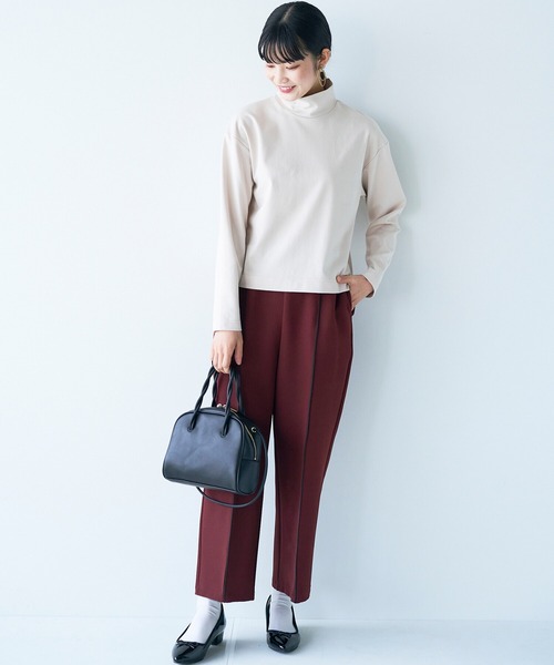 haco!（ハコ）の「どんなボトムスもインせずに今っぽコーデが決まる！好バランスに仕上げた短め丈ハイネックトップス（Tシャツ/カットソー・レディース・ライトベージュ/ブラック/オフホワイト・MEDIUM/X-LARGE/SMALL/LARGE）」の6枚目の写真