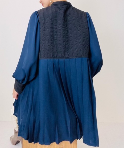 TEVALT(ヴァレット)の「プリーツ×キルティングブラウス(シャツ/ブラウス・レディース・ブラック/カーキ/アイボリー・38)」の16枚目の写真
