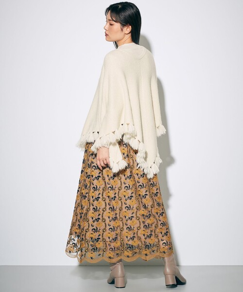 GRACE CONTINENTAL（グレースコンチネンタル）の「フリンジ畦ニットポンチョ（ポンチョ・レディース・グレー/キナリ・FREE）」の16枚目の写真