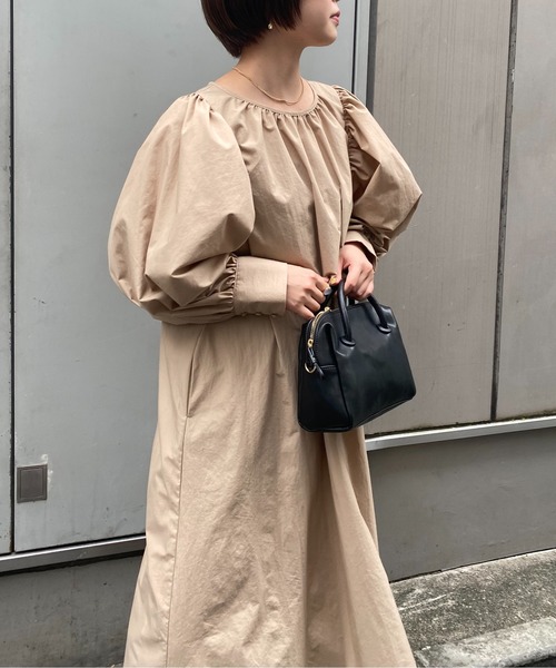 natural couture（ナチュラルクチュール）の「【WEB限定】ボリュームスリーブワンピース（ワンピース・レディース・ベージュ/ピンク/ブラック・FREE）」の6枚目の写真
