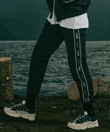 LOGO TAPE WINDBREAKER PANTS/ロゴテープウィンドブレーカーパンツ