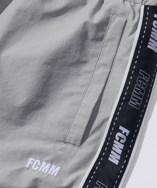 FCMM(エフシーエムエム)の「LOGO TAPE WINDBREAKER PANTS/ロゴテープウィンドブレーカーパンツ(その他パンツ・メンズ・グレー/ライトパープル/ブラック・MEDIUM/LARGE)」の16枚目の写真