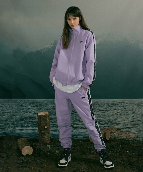 FCMM(エフシーエムエム)の「LOGO TAPE WINDBREAKER PANTS/ロゴテープウィンドブレーカーパンツ(その他パンツ・メンズ・グレー/ライトパープル/ブラック・MEDIUM/LARGE)」の12枚目の写真