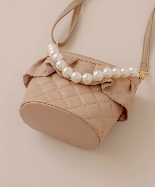 OLIVE des OLIVE(オリーブデオリーブ)の「パールハンドルフリルバッグ(ショルダーバッグ・レディース・ベージュ/オフホワイト・FREE)」の14枚目の写真