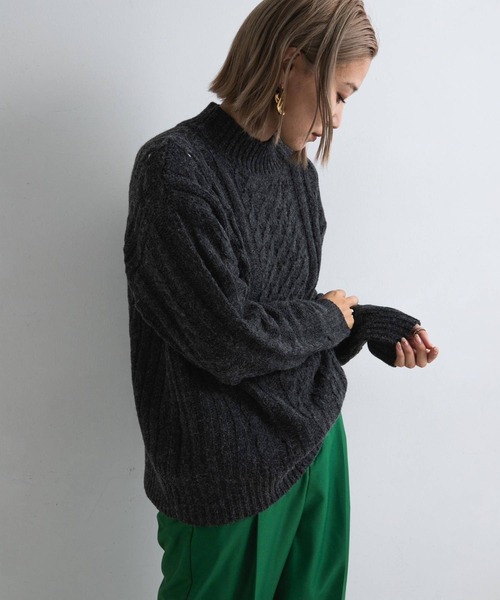 bohmal（ボマール）の「アラン柄モックネックニット（ニット/セーター・レディース・チャコールグレー/オフホワイト/サンドベージュ/オリーブ・FREE）」の3枚目の写真