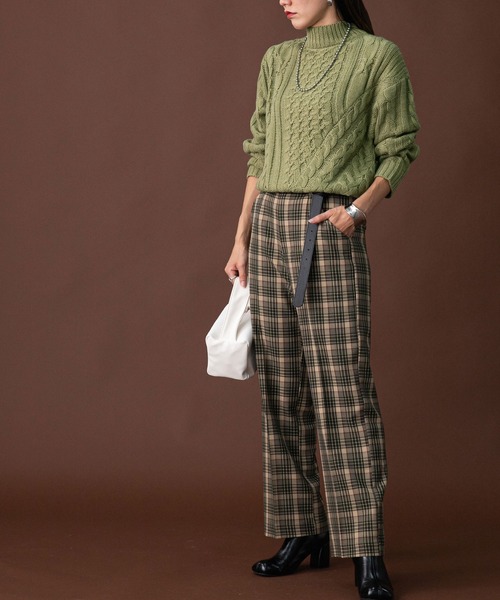 bohmal（ボマール）の「アラン柄モックネックニット（ニット/セーター・レディース・チャコールグレー/オフホワイト/サンドベージュ/オリーブ・FREE）」の5枚目の写真