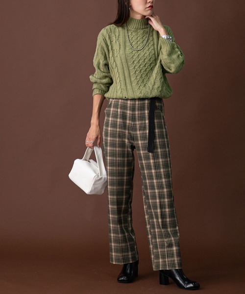 bohmal（ボマール）の「アラン柄モックネックニット（ニット/セーター・レディース・チャコールグレー/オフホワイト/サンドベージュ/オリーブ・FREE）」の6枚目の写真