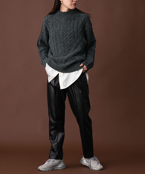 bohmal（ボマール）の「アラン柄モックネックニット（ニット/セーター・レディース・チャコールグレー/オフホワイト/サンドベージュ/オリーブ・FREE）」の13枚目の写真