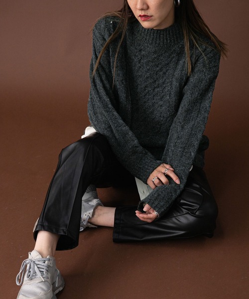 bohmal（ボマール）の「アラン柄モックネックニット（ニット/セーター・レディース・チャコールグレー/オフホワイト/サンドベージュ/オリーブ・FREE）」の20枚目の写真