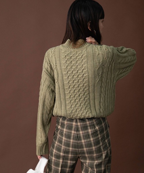 bohmal（ボマール）の「アラン柄モックネックニット（ニット/セーター・レディース・チャコールグレー/オフホワイト/サンドベージュ/オリーブ・FREE）」の10枚目の写真