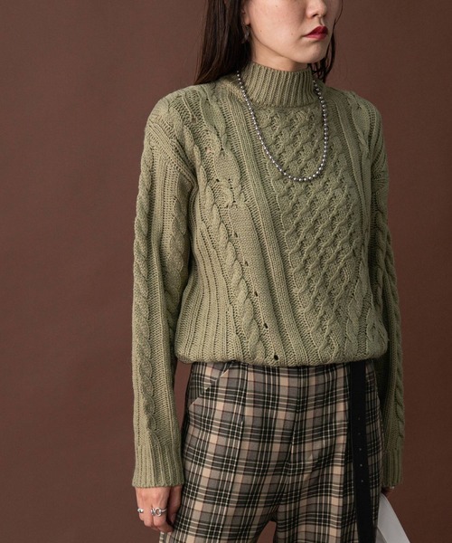 bohmal（ボマール）の「アラン柄モックネックニット（ニット/セーター・レディース・チャコールグレー/オフホワイト/サンドベージュ/オリーブ・FREE）」の9枚目の写真