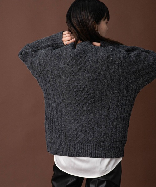 bohmal（ボマール）の「アラン柄モックネックニット（ニット/セーター・レディース・チャコールグレー/オフホワイト/サンドベージュ/オリーブ・FREE）」の19枚目の写真