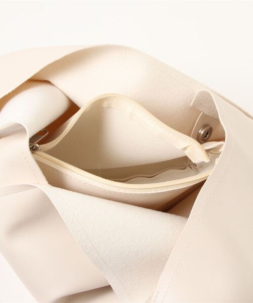 TABI PAL(タビパル)の「【TABI PAL】インナーポーチ付き トートバッグ(トートバッグ・レディース・ブラック/ブラウン/マスタード/グリーン/アイボリー・FREE)」の7枚目の写真