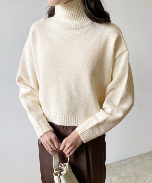 LIAN（リアン）の「ハイネッククロップドカラーニット（ニット/セーター・レディース・オレンジ/グリーン/ピンク/ブルー/アイボリー/ブラック・FREE）」の2枚目の写真