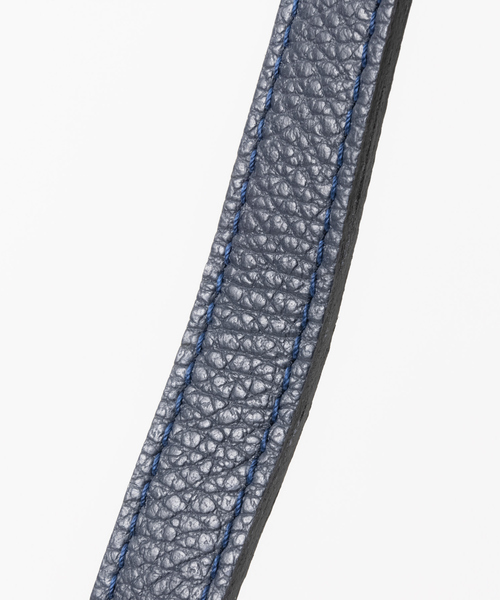 LAURA DI MAGGIO（ローラディマッジオ）の「【LAURA DI MAGGIO / ラウラ ディ マッジオ】ABAHOUSE別注 ミニ ショルダー 縦型サコッシュ バッグ（ショルダーバッグ・メンズ・ブラック/グレイッシュベージュ・フリー）」の11枚目の写真