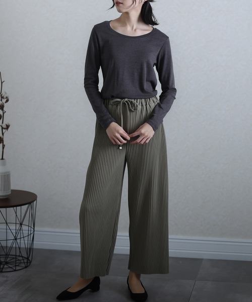 ElegChic（エレグシック）の「フライス 長袖 Tシャツ（Tシャツ/カットソー・レディース・グレイッシュベージュ/ブラック/ライトブルーグレー/マジェンタ/ネイビー/ホワイト/チャコールグレー/カーキ/杢グレー・3L/4L/L/M/XL）」の14枚目の写真