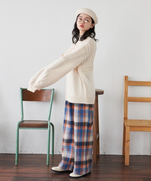 MERLOT（メルロー）の「柄編みドッキングぽんぽんニット（ニット/セーター・レディース・ピンク/グリーン/アイボリー・FREE）」の4枚目の写真