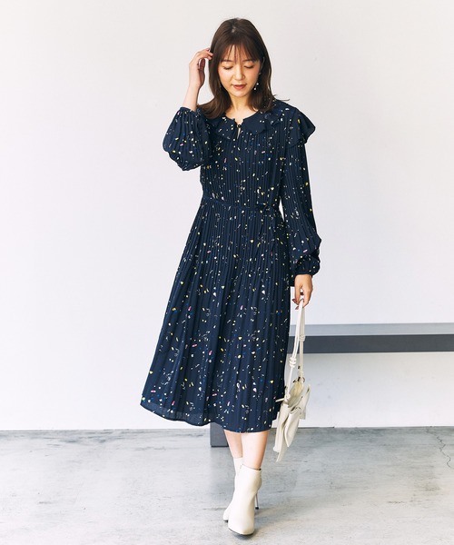 ECLIN(エクラン)の「プリーツワンピース(ワンピース)」|ネイビー