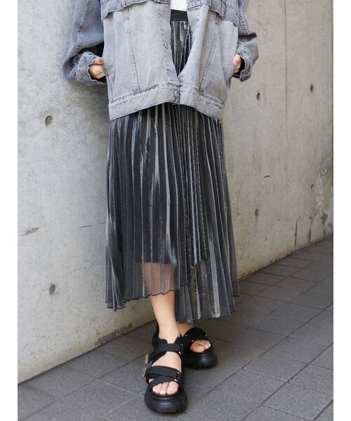 MURUA（ムルーア）の「シャイニープリーツラップスカート（スカート・レディース・ブラック/ブラウン/ベージュ・FREE）」の2枚目の写真