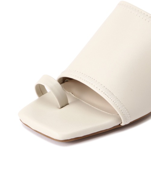 NATURAL BEAUTY BASIC（ナチュラルビューティーベーシック）の「ソフトアッパーサムリングミュール（サンダル・レディース・オフホワイト/グレイッシュベージュ・SMALL/MEDIUM/LARGE）」の6枚目の写真