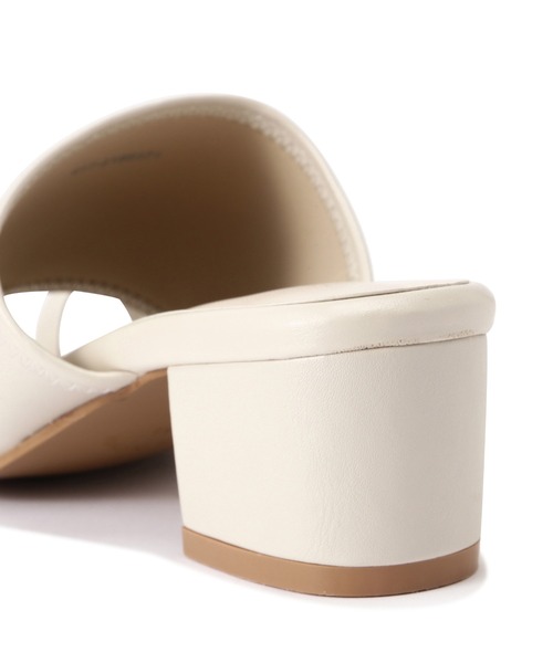 NATURAL BEAUTY BASIC（ナチュラルビューティーベーシック）の「ソフトアッパーサムリングミュール（サンダル・レディース・オフホワイト/グレイッシュベージュ・SMALL/MEDIUM/LARGE）」の7枚目の写真