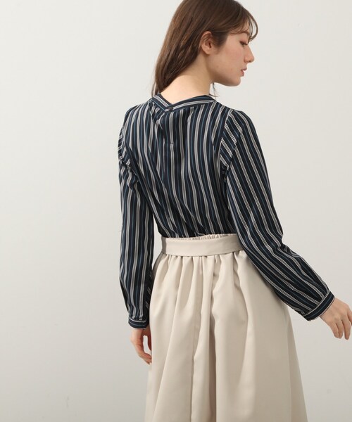 DRESKIP（ドレスキップ）の「◆ボウタイストライプ柄ブラウス（シャツ/ブラウス・レディース・ベージュ系その他5/ダークグリーン系2/ネイビー系2・02/03/04）」の5枚目の写真