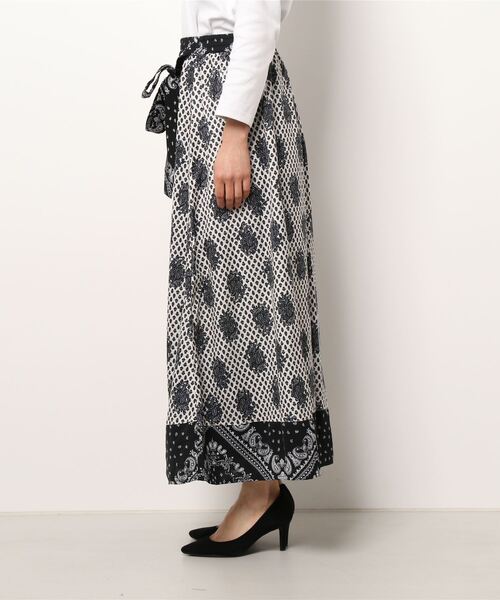 チチカカ（チチカカ）の「ブロックシフトフェイクラップスカート（スカート・レディース・ベージュ/ネイビー/オフホワイト・FREE）」の12枚目の写真