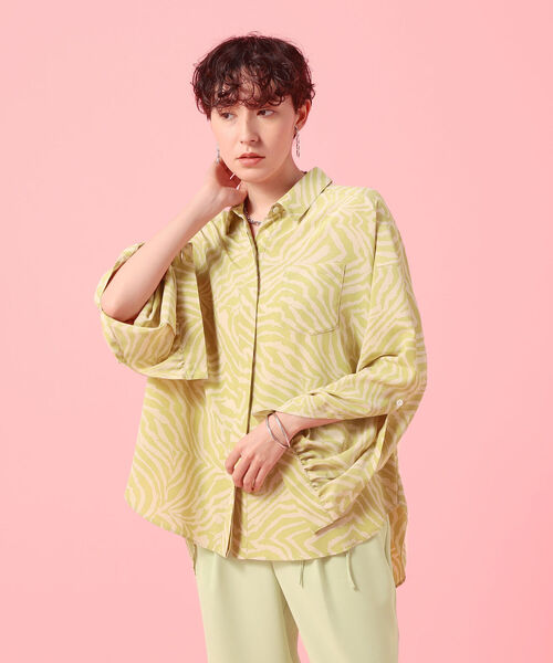 NOLLEY’S Sophi(ノーリーズソフィ)の「ゼブラ柄オーバーシャツ(シャツ/ブラウス・レディース・ベージュ系その他3/グリーン系その他3・38)」の3枚目の写真