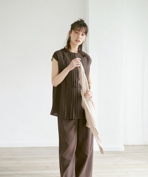 INED CLARO(イネドクラロ)の「リネンタッチノースリーブプリーツブラウス【セットアップ対応】(シャツ/ブラウス・レディース・ブラック/ブラウン/ブルー・フリー)」の3枚目の写真