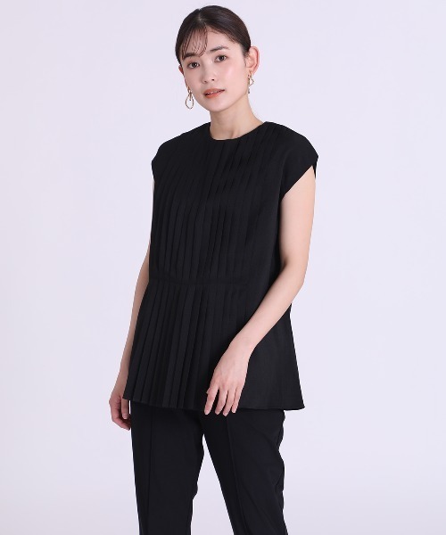 INED CLARO(イネドクラロ)の「リネンタッチノースリーブプリーツブラウス【セットアップ対応】(シャツ/ブラウス・レディース・ブラック/ブラウン/ブルー・フリー)」の2枚目の写真