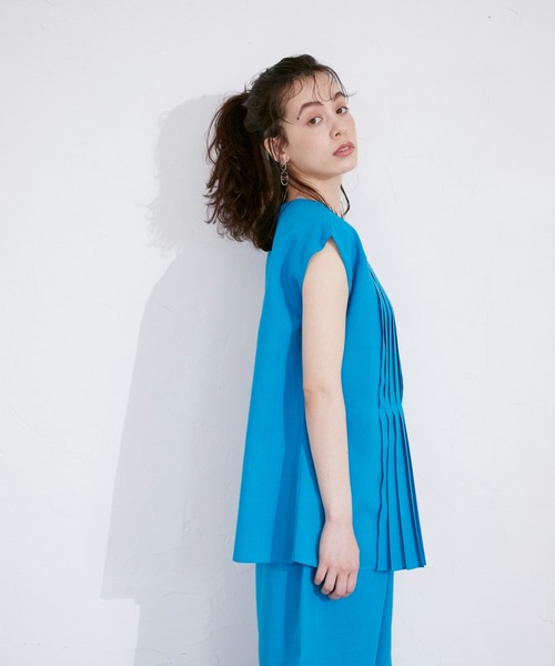 INED CLARO(イネドクラロ)の「リネンタッチノースリーブプリーツブラウス【セットアップ対応】(シャツ/ブラウス・レディース・ブラック/ブラウン/ブルー・フリー)」の8枚目の写真