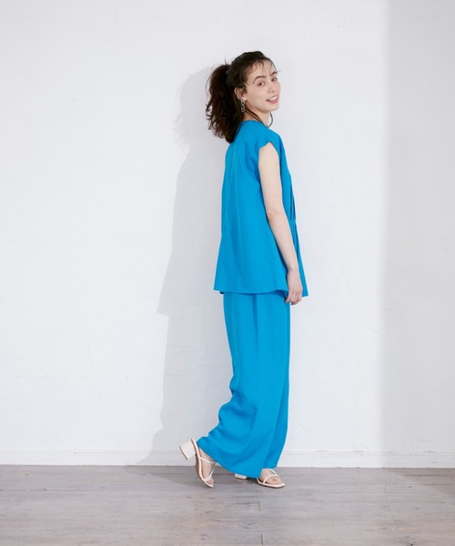 INED CLARO(イネドクラロ)の「リネンタッチノースリーブプリーツブラウス【セットアップ対応】(シャツ/ブラウス・レディース・ブラック/ブラウン/ブルー・フリー)」の7枚目の写真