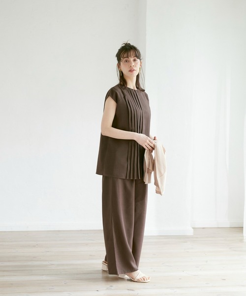 INED CLARO(イネドクラロ)の「リネンタッチノースリーブプリーツブラウス【セットアップ対応】(シャツ/ブラウス・レディース・ブラック/ブラウン/ブルー・フリー)」の11枚目の写真