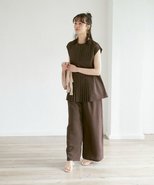 INED CLARO(イネドクラロ)の「リネンタッチノースリーブプリーツブラウス【セットアップ対応】(シャツ/ブラウス・レディース・ブラック/ブラウン/ブルー・フリー)」の14枚目の写真