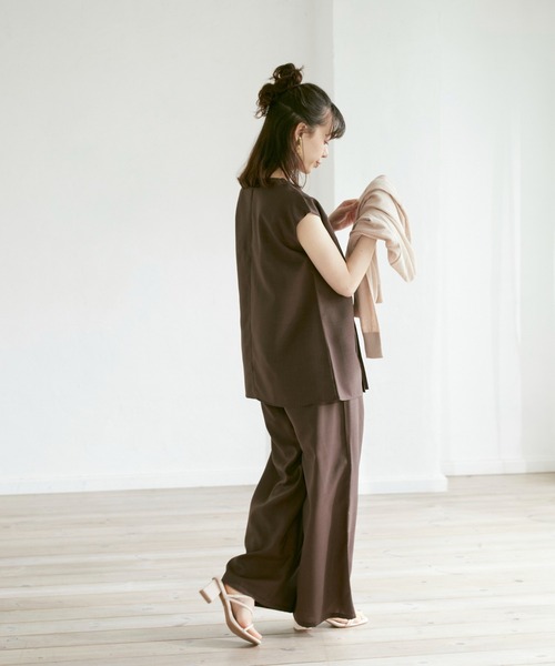 INED CLARO(イネドクラロ)の「リネンタッチノースリーブプリーツブラウス【セットアップ対応】(シャツ/ブラウス・レディース・ブラック/ブラウン/ブルー・フリー)」の15枚目の写真