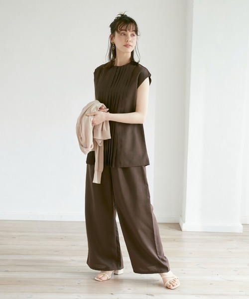 INED CLARO(イネドクラロ)の「リネンタッチノースリーブプリーツブラウス【セットアップ対応】(シャツ/ブラウス・レディース・ブラック/ブラウン/ブルー・フリー)」の18枚目の写真