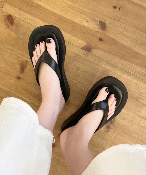 shopnikoniko（ショップニコニコ）の「フラットトングサンダル ビーチサンダル（サンダル・レディース・ブラック/ベージュ/ホワイト・L/M/S/LL）」の3枚目の写真