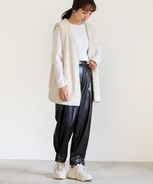 select MOCA（セレクトモカ）の「裾ドロストジョガーフェイクレザー