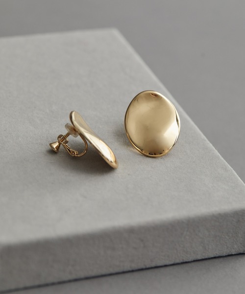 VIS（ビス）の「プレートニュアンスメタルイヤリング（イヤリング・レディース・シルバー/ゴールド・FREE）」の2枚目の写真