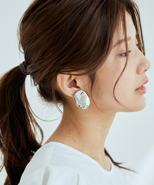 VIS（ビス）の「プレートニュアンスメタルイヤリング（イヤリング・レディース・シルバー/ゴールド・FREE）」の7枚目の写真