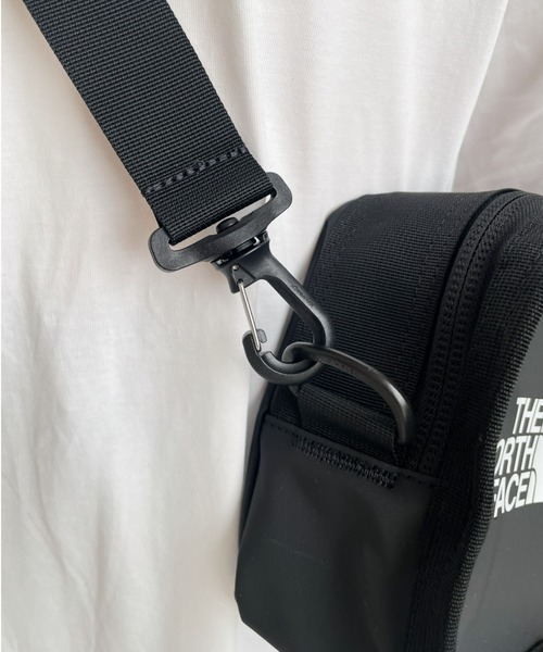 THE NORTH FACE(ザノースフェイス)の「THE NORTH FACE(ザ・ノースフェイス)/EXPLORE BARDU II ボックス型ショルダーバッグ(ショルダーバッグ・レディース・ブラック/ライトグリーン・FREE)」の6枚目の写真