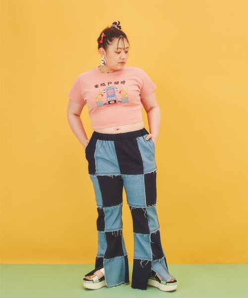 PUNYUS（プニュズ）の「イラストクロップドTシャツ（Tシャツ/カットソー・レディース・ピンク/ブラック/ライム・3/1/2/4）」の4枚目の写真