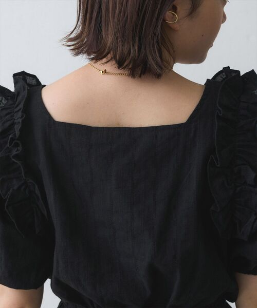 RETRO GIRL(レトロガール)の「肩フリルシャーリングBL(シャツ/ブラウス・レディース・ブラック/オフホワイト/ピンク・FREE)」の13枚目の写真