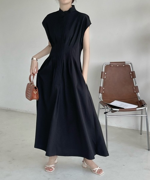 emi+（エミプラス）の「フロントタックバンドカラーフレンチスリーブロングワンピース（ワンピース・レディース・チャコールグレー/ブラック/ネイビー/アイボリー・L/M）」の2枚目の写真