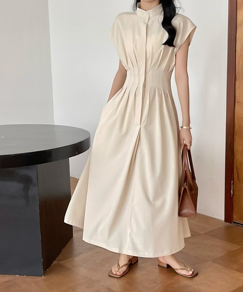 emi+（エミプラス）の「フロントタックバンドカラーフレンチスリーブロングワンピース（ワンピース・レディース・チャコールグレー/ブラック/ネイビー/アイボリー・L/M）」の9枚目の写真