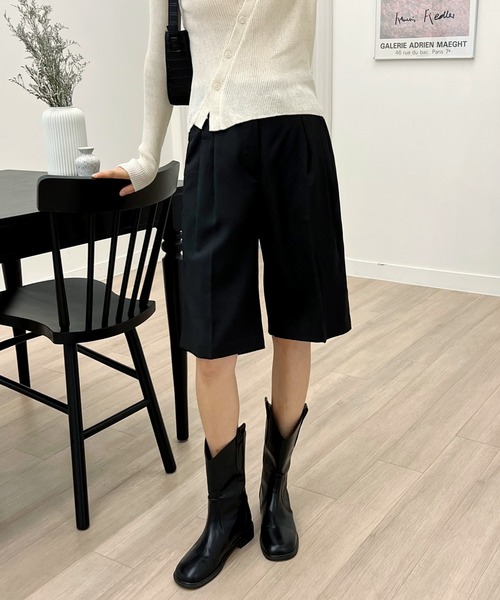 by muni:r（バイ ムニール）の「ミディワイドピンタックハーフパンツ（スラックス・レディース・ブラック/ブラウン/ダークグレー・SMALL/MEDIUM）」の2枚目の写真