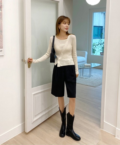 by muni:r（バイ ムニール）の「ミディワイドピンタックハーフパンツ（スラックス・レディース・ブラック/ブラウン/ダークグレー・SMALL/MEDIUM）」の5枚目の写真