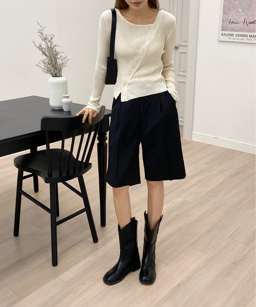 by muni:r（バイ ムニール）の「ミディワイドピンタックハーフパンツ（スラックス・レディース・ブラック/ブラウン/ダークグレー・SMALL/MEDIUM）」の10枚目の写真