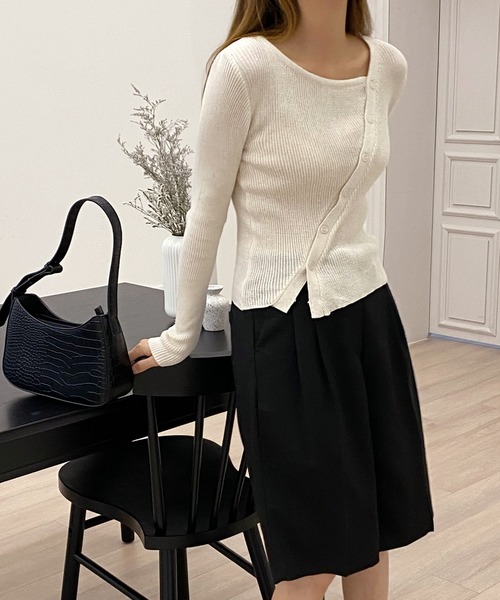 by muni:r（バイ ムニール）の「ミディワイドピンタックハーフパンツ（スラックス・レディース・ブラック/ブラウン/ダークグレー・SMALL/MEDIUM）」の15枚目の写真